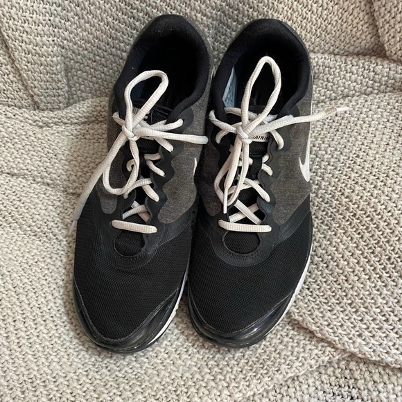 Black and grey Nikes Size 11 - Picture 2 of 7